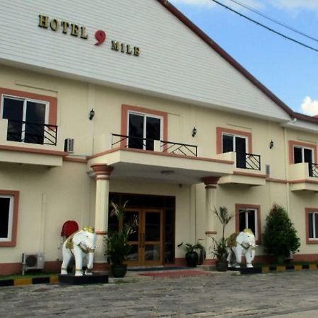 Hotel 9 Mile Янгон Екстериор снимка