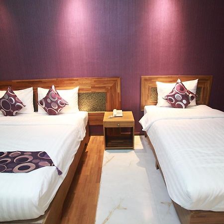 Hotel 9 Mile Янгон Екстериор снимка