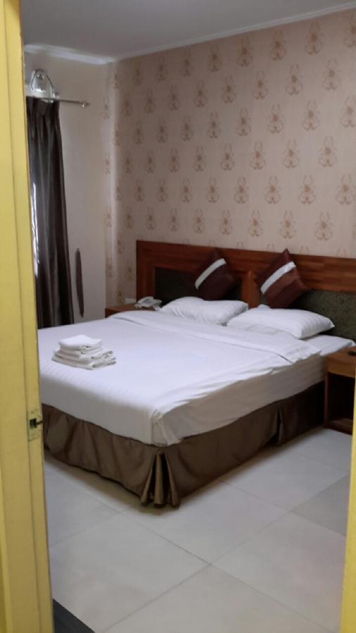 Hotel 9 Mile Янгон Екстериор снимка