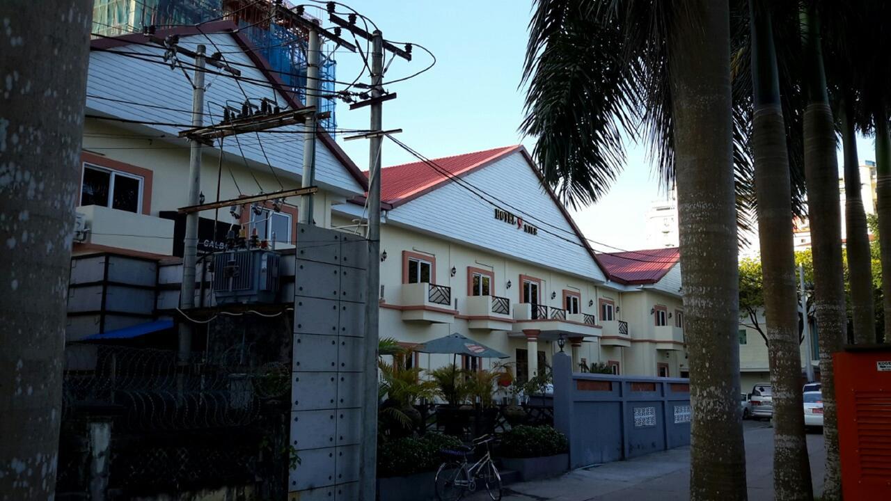 Hotel 9 Mile Янгон Екстериор снимка