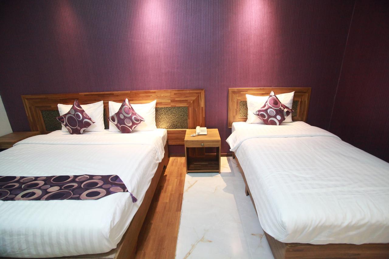 Hotel 9 Mile Янгон Екстериор снимка