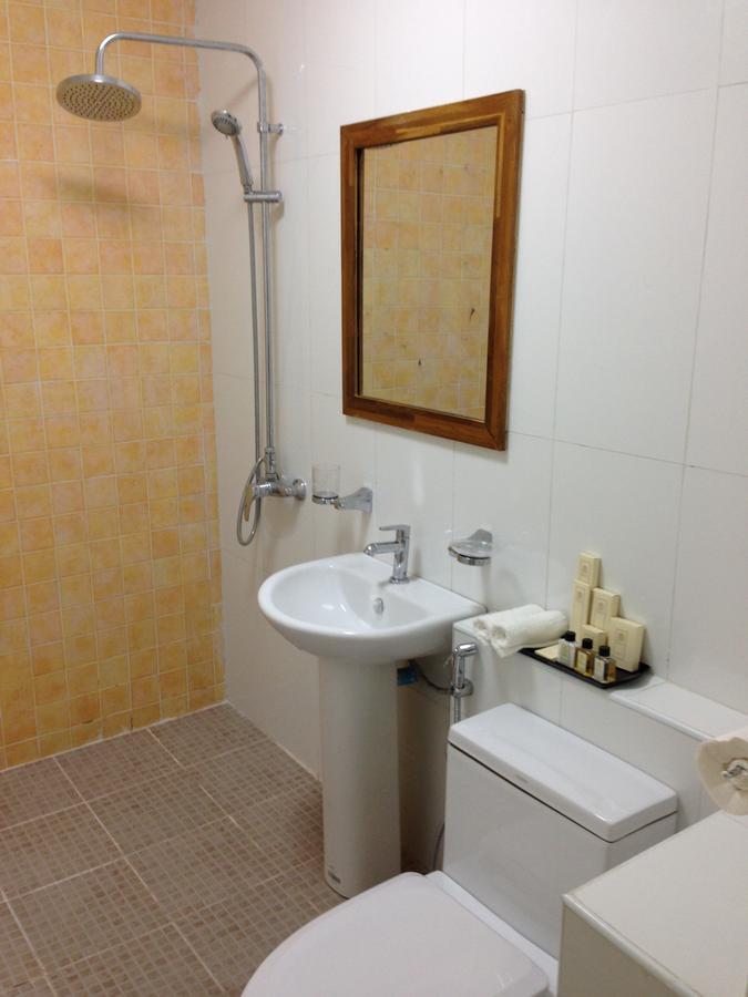 Hotel 9 Mile Янгон Екстериор снимка