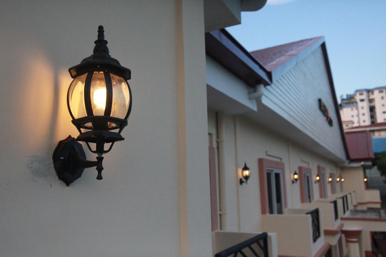 Hotel 9 Mile Янгон Екстериор снимка